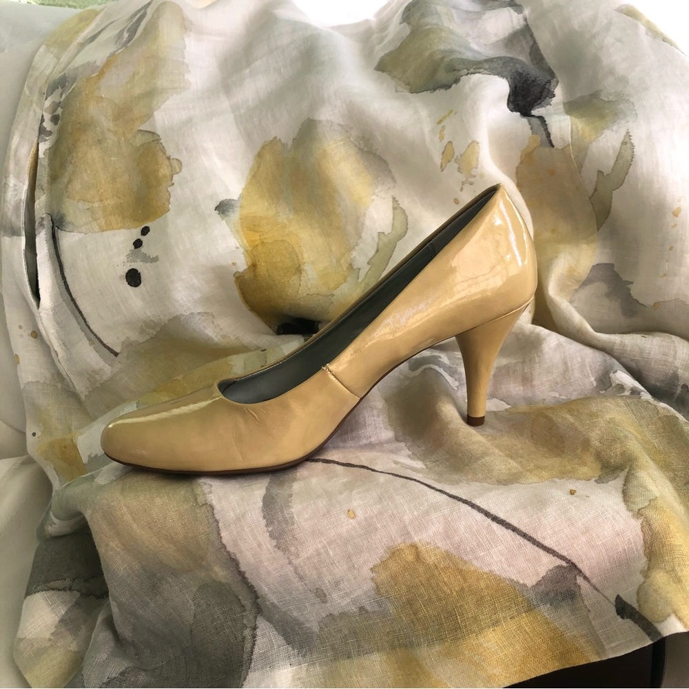Butter yellow Bandolino heels 8 1/2